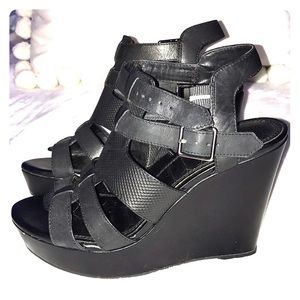 Gianni bini women’s black wedges